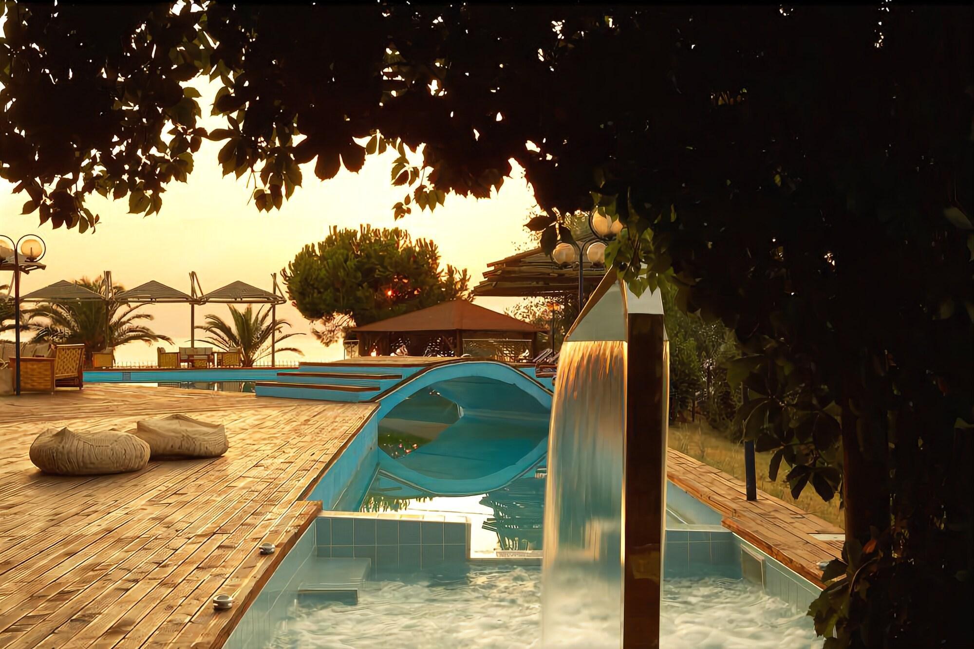 Kamari Beach Hotel Potos Bagian luar foto